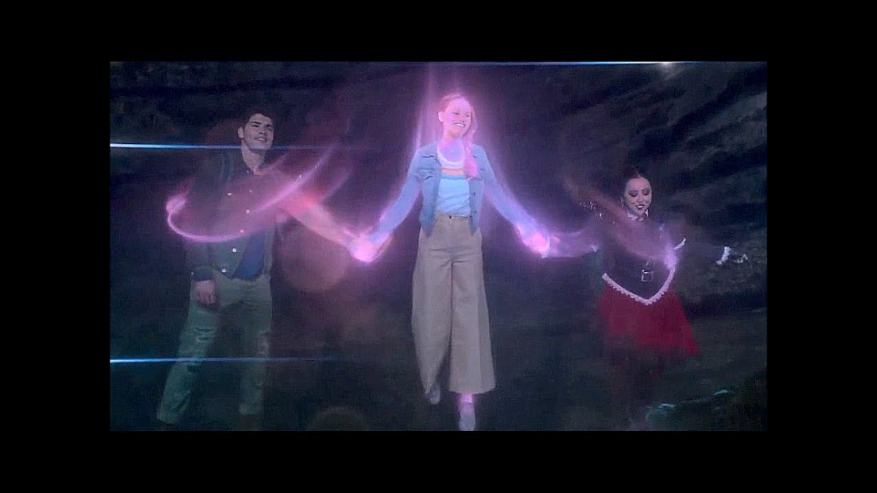 Karolina Dean cae con estilo - Runaways y PRIDE vs Jonah (parte 1) - RUNAWAYS 2X07 - Sub.