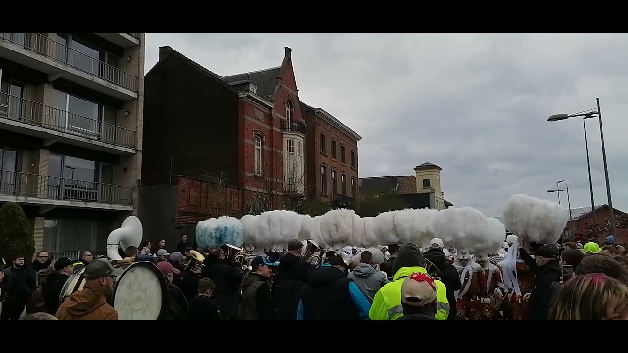Carnaval : Cortège des Sociétés de Gilles et Paysannes (2/2) / Braine-le-Comte (Belgique) / 2024