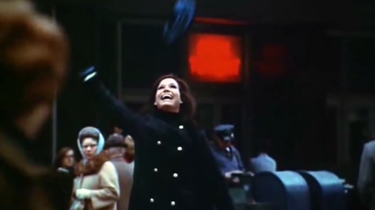 ★ Love Is All Around - Mary Tyler Moore theme (Sonny Curtis) ★