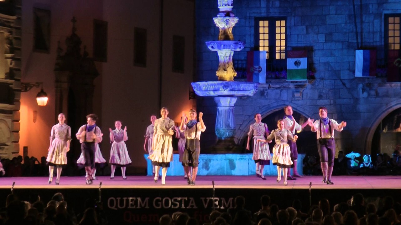 Quebecer folk dance: Tricoté serré