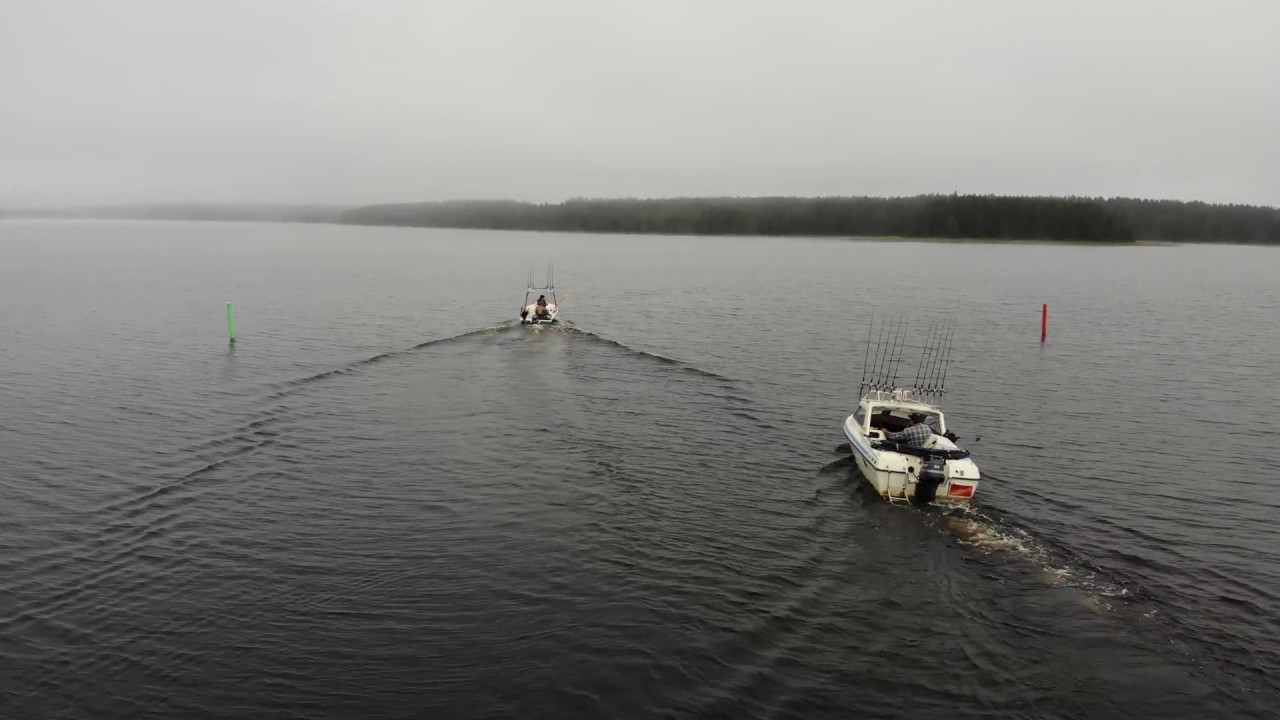 Leaving the harbor for lake trolling in Kuhmo - Vetouisteluun lähtö Kuhmosta