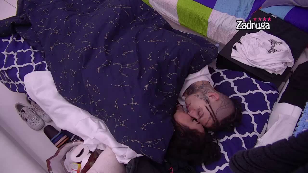 Zadruga 4 - Paula i Fran razmenjuju nežnosti dok se ostali spremaju za žurku - 01.12.2020.