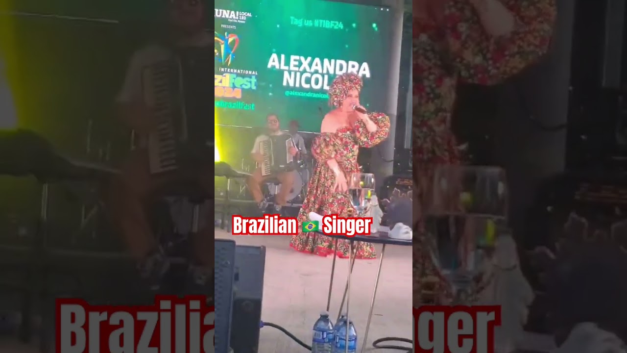 Brazilian🇧🇷 Singer in Toronto #portuguese #portugal #brazilianmusic #braziliangirl #braziliansinger