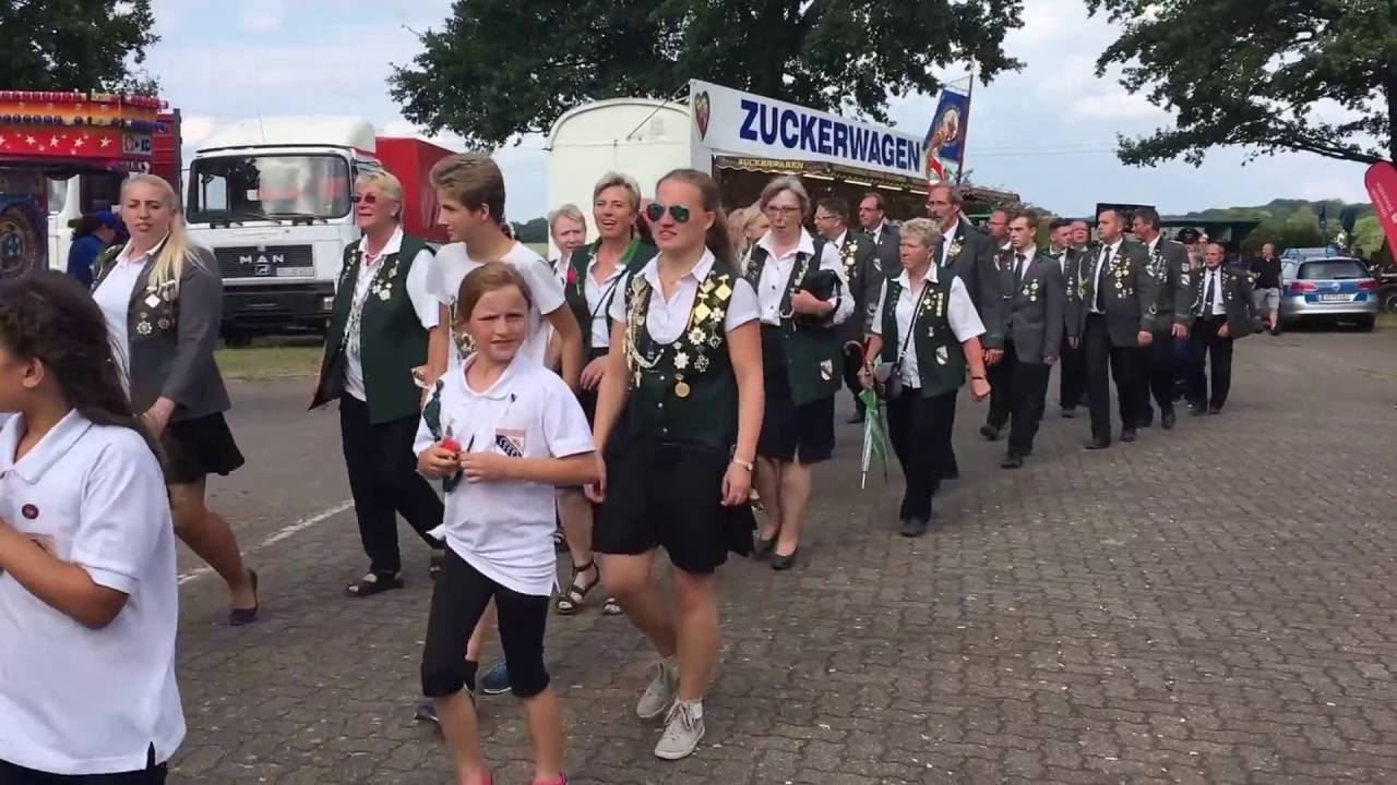 Schützenfest Isernhagen: Einmarsch der Schützenvereine