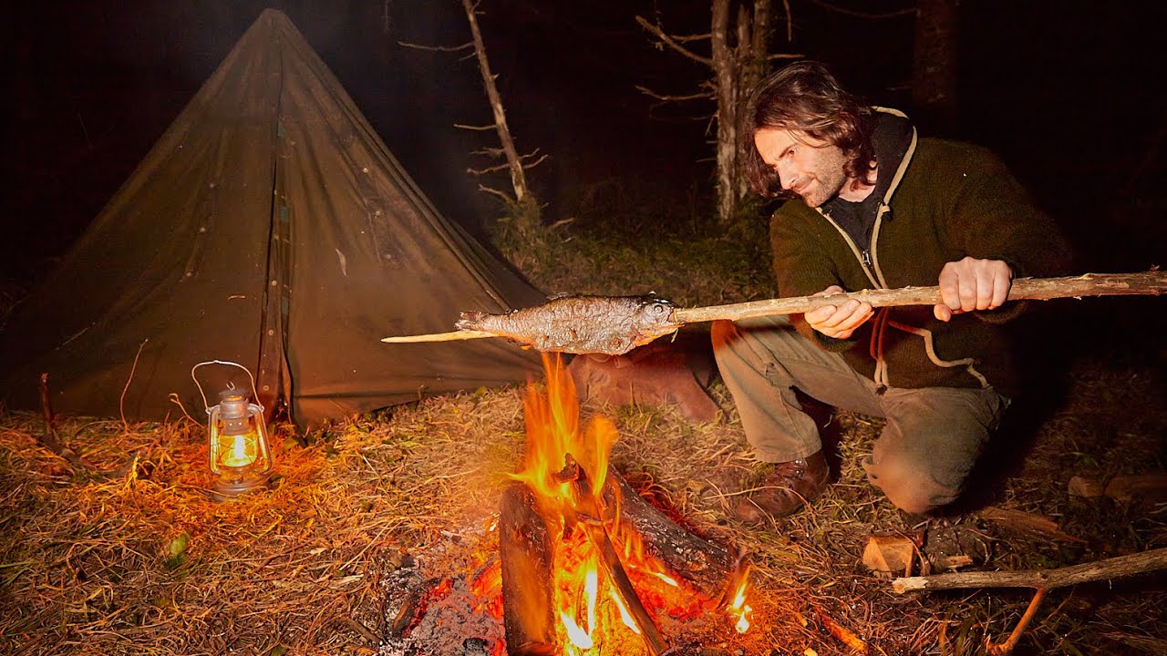 Bushcraft 4 Days Solo, adjustable pot hanger with withies, spit roast trout, carving