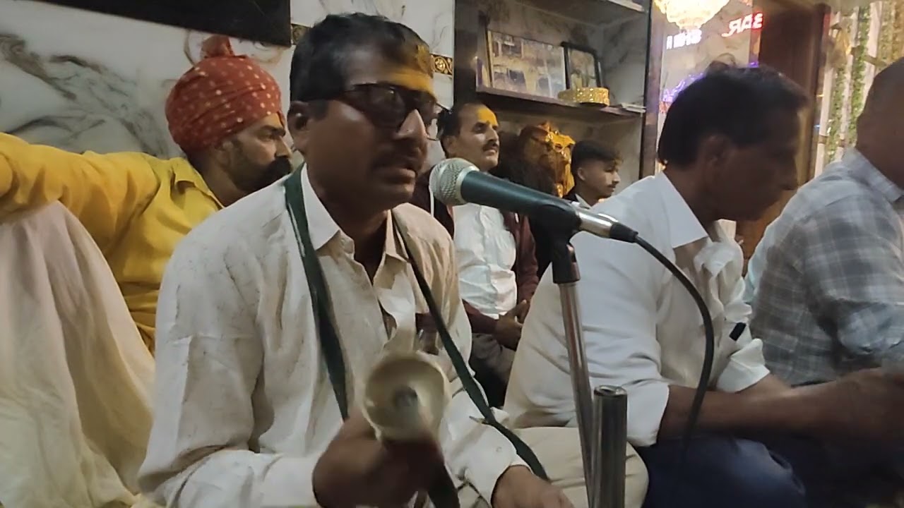 गंगापूर गावचे गावचे नामदेव पाटील यांनी देवांचाही देव करितो भक्ताच्या पायी हा अभंग गायला 