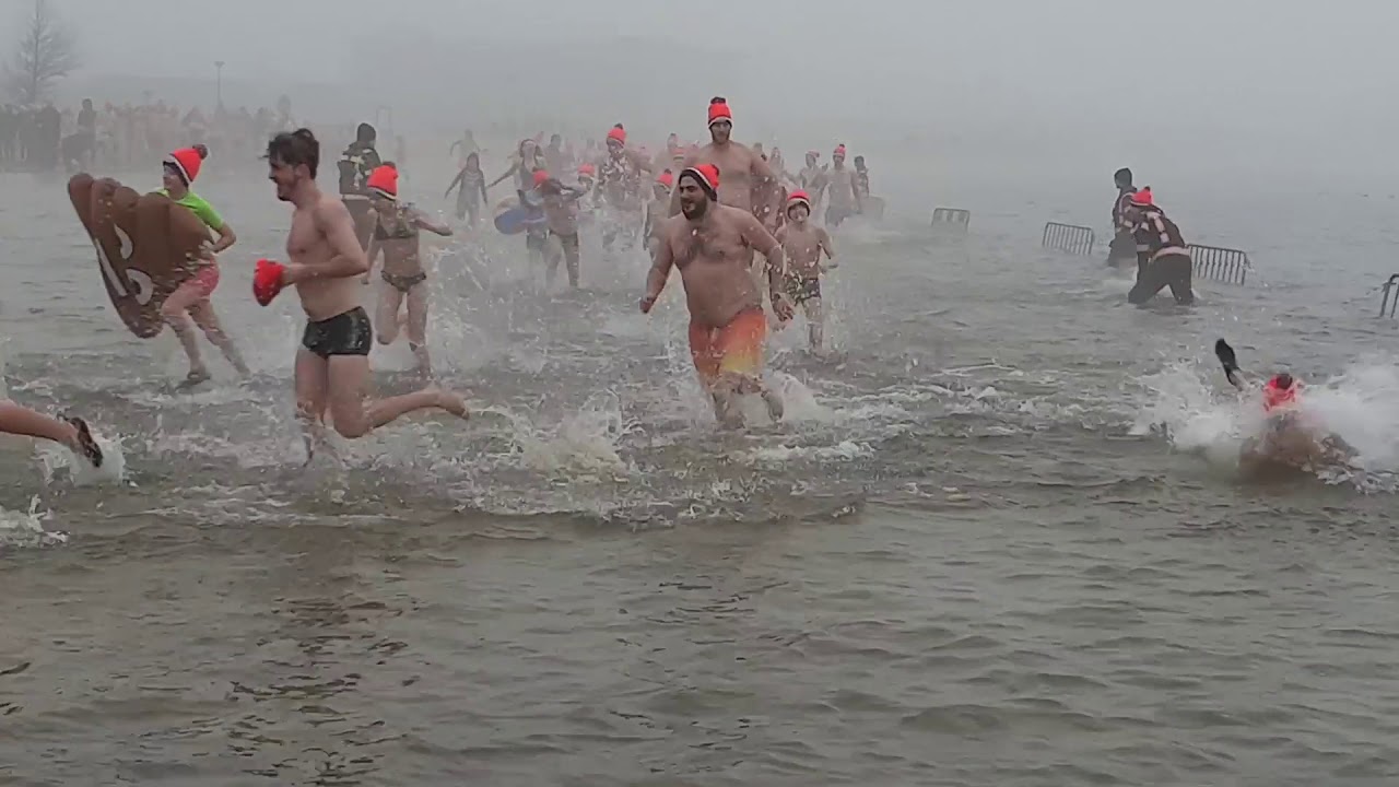 IJskoude nieuwjaarsduik in Heerhugowaard, 2019-2020