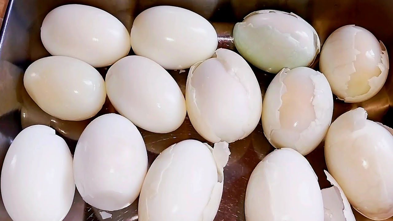 Trứng Vịt Trứng Gà Chui Ra Khỏi Vỏ Nhanh Khi Luộc Cho Thêm Nguyên Liệu Này
