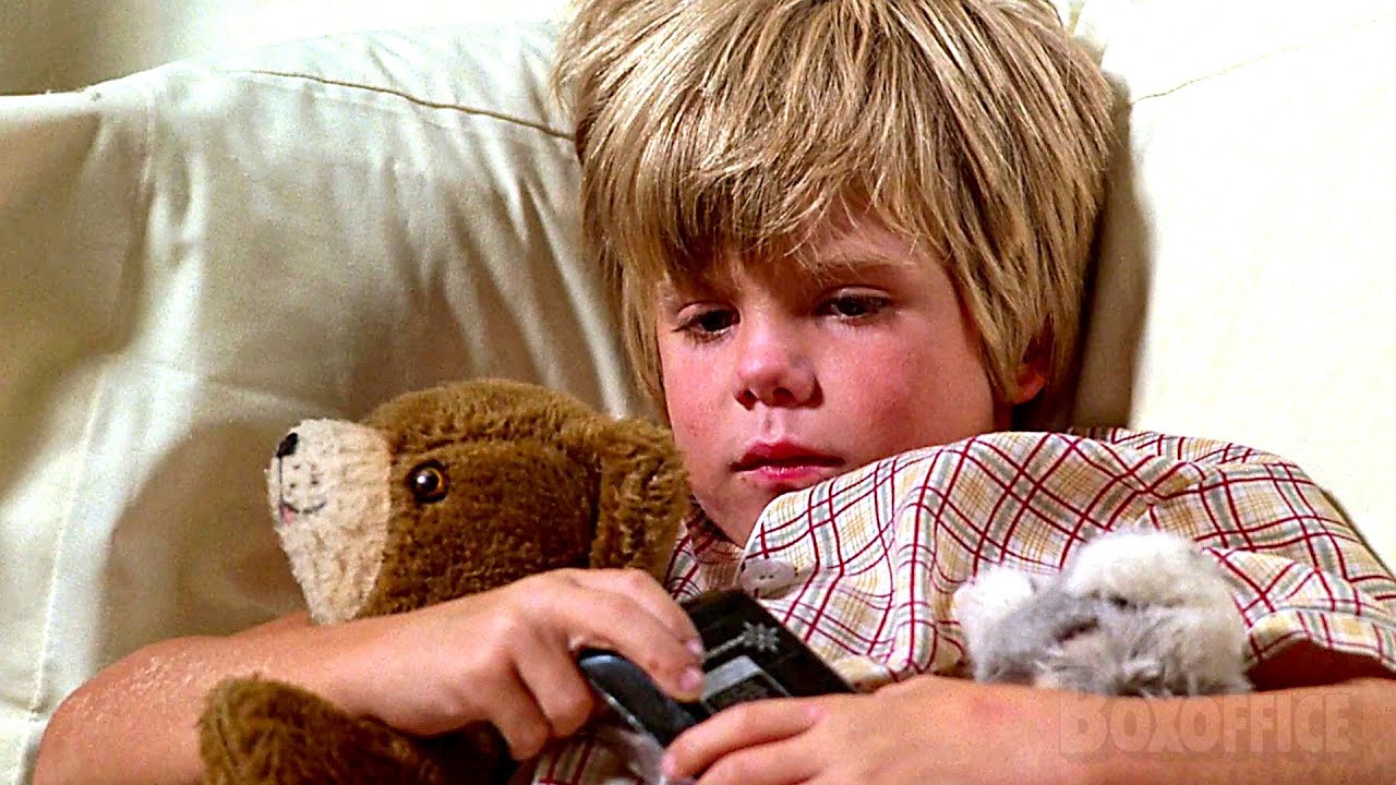 His mom abandoned him and left a letter | Kramer vs. Kramer | CLIP