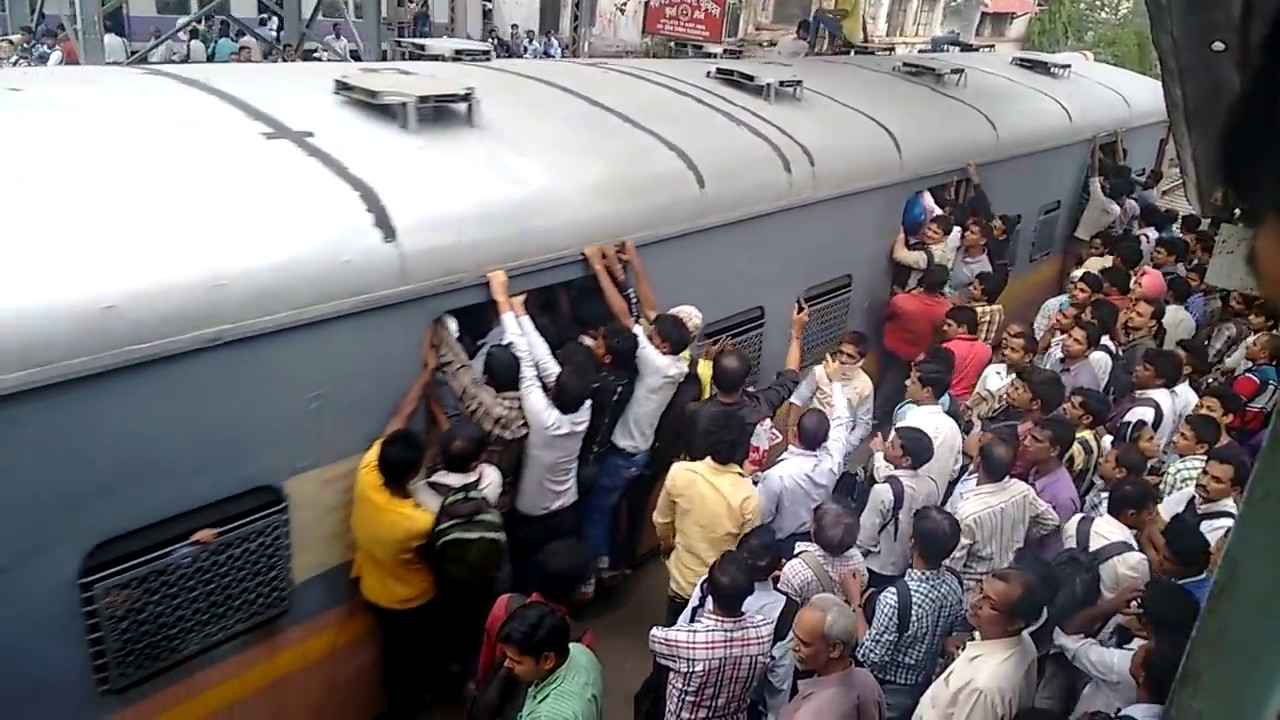 Kurla station harbour line on a normal day