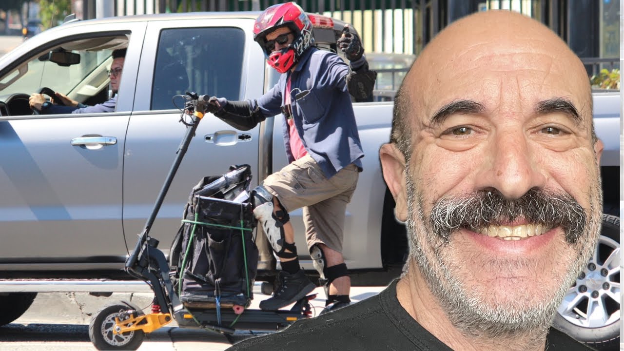 Клиенты DoorDash в восторге от скорости этого 55-летнего водителя на электросамокате Inmotion RS!