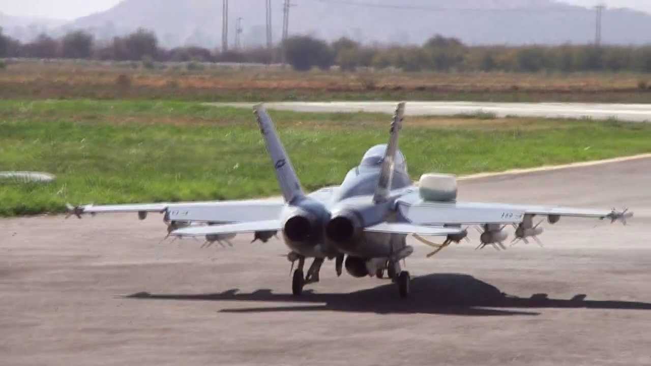F-18 Hornet RC en el Cach. Amazing RC Jet Flying