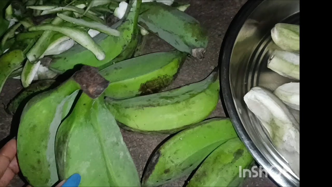 कच्चे केले की सब्जी ऐसे बनी पूरा परिवार खुश हो जाएगा 🤤#villagerlifestyle #recipe#foodie #kelakisabji