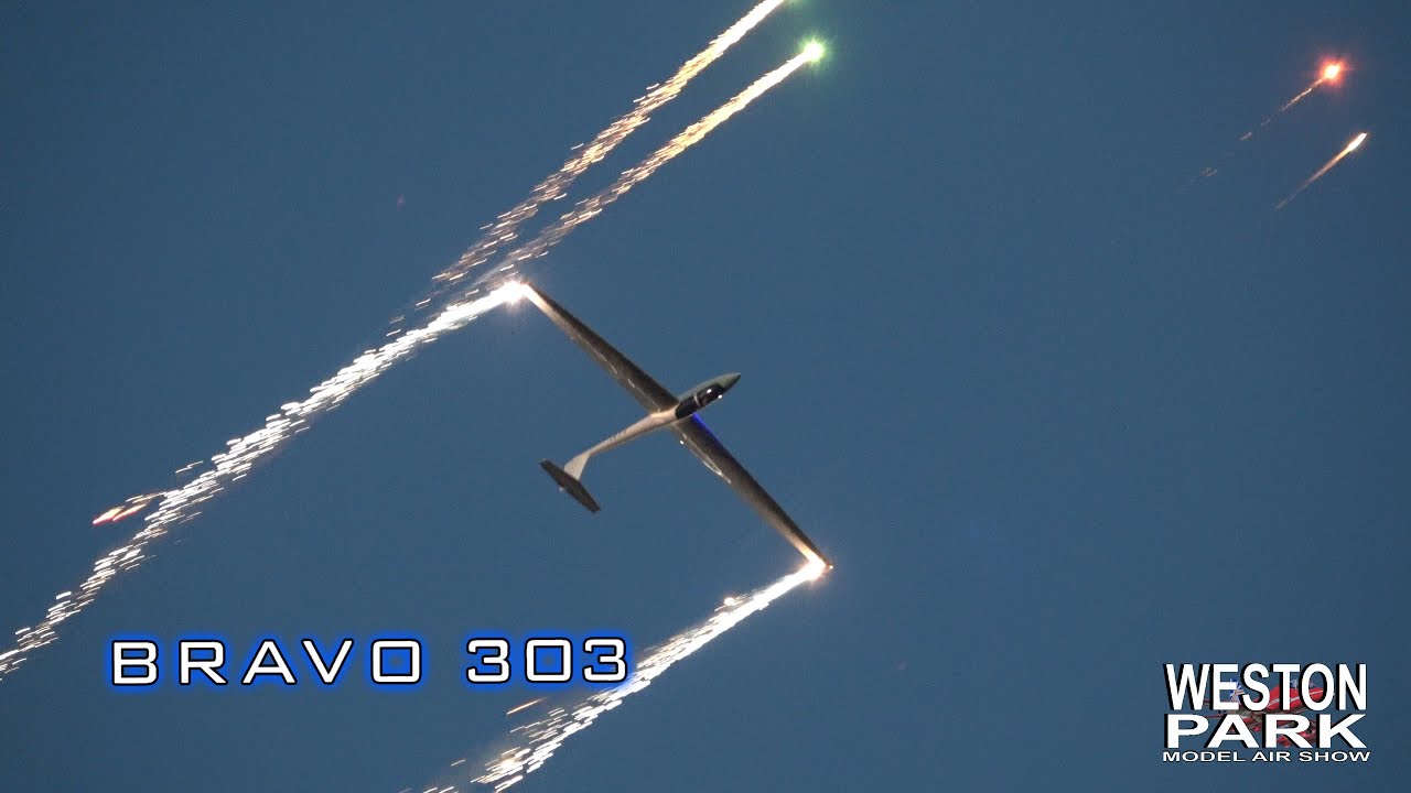 GLIDER FX night firework show - Swift S-1 aerobatic glider - Weston Park model air show 2021
