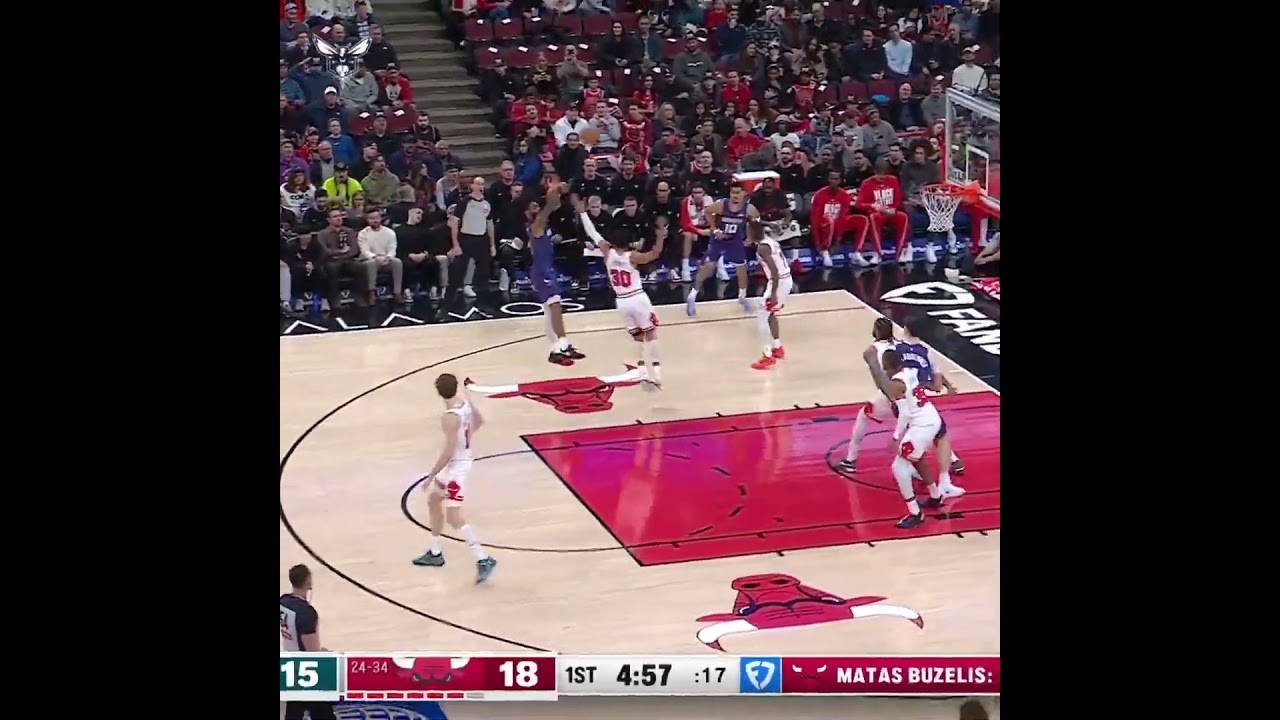 Coby White scores his FIRST POINTS for Hornets against his former team 🔥(via @hornets/X)