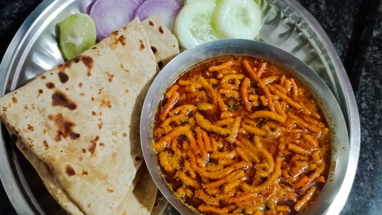 सोप्या पद्धतीने शेव भाजी#झणझणीत#cooking #मराठी 😋😋💯