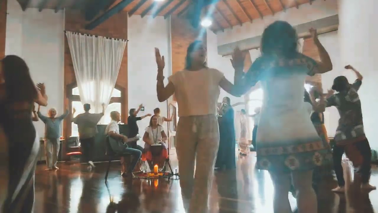 ¡Ven, ven, quienquiera que seas, ven! Danza de paz Universal