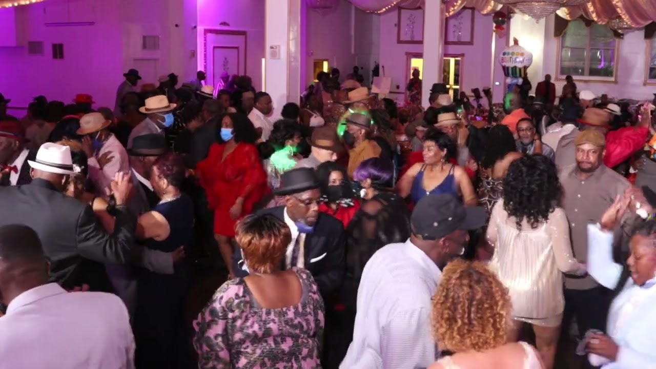 Dunbar Production Diva Ball   4/15/22   MR1A0293