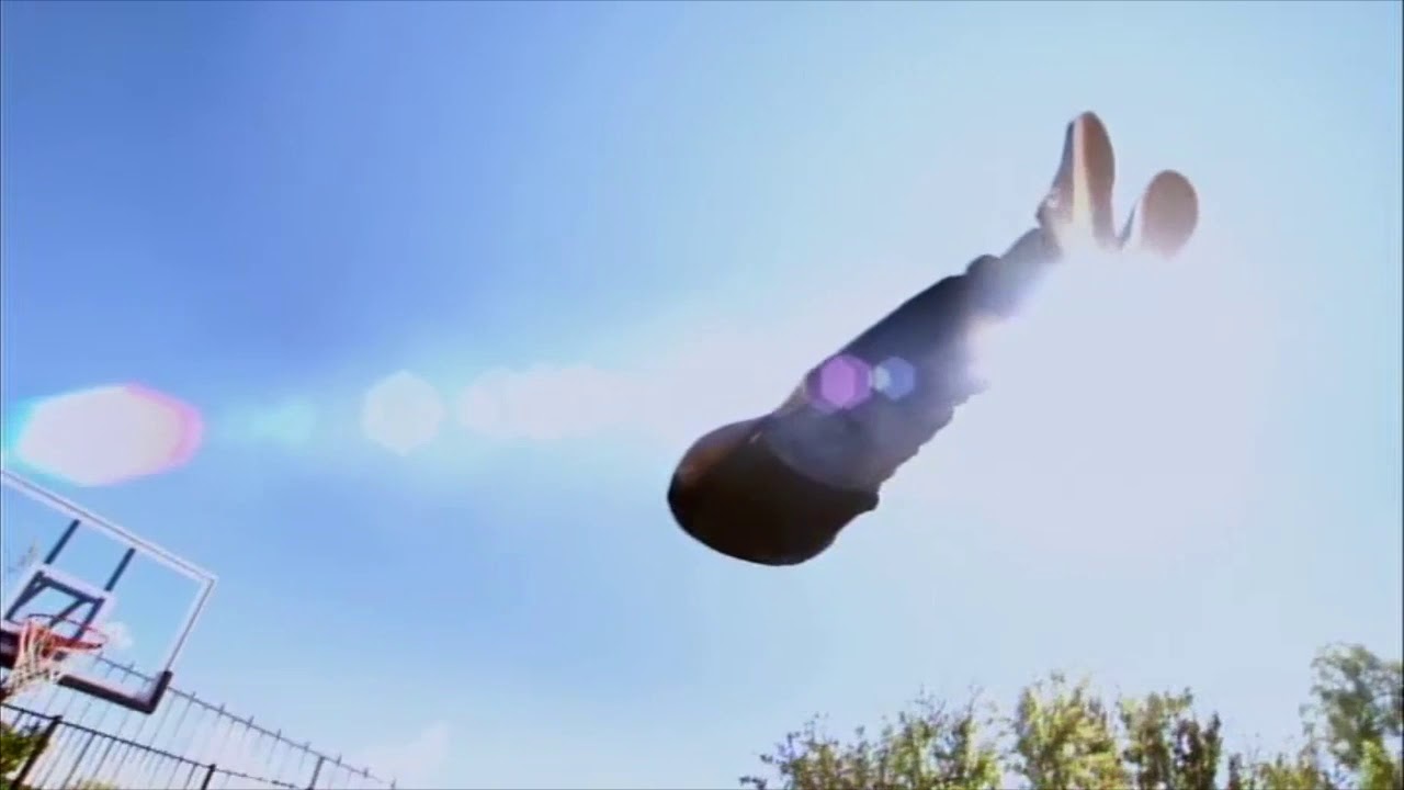 Criss Angel Levitates the Largest Person Ever - Shaq!