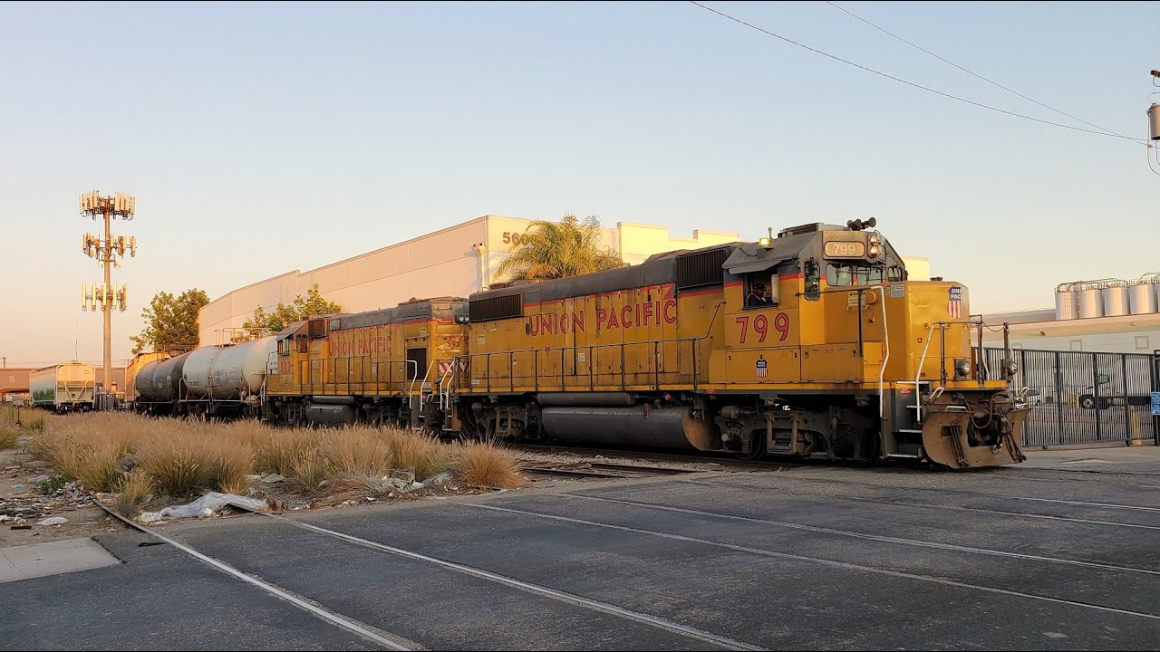 [HD] Union Pacific South Industries Switcher in Vernon, CA