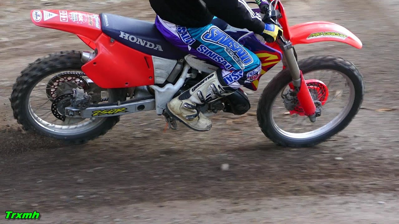 Honda CR250 Wheelies and Braaaps 2022