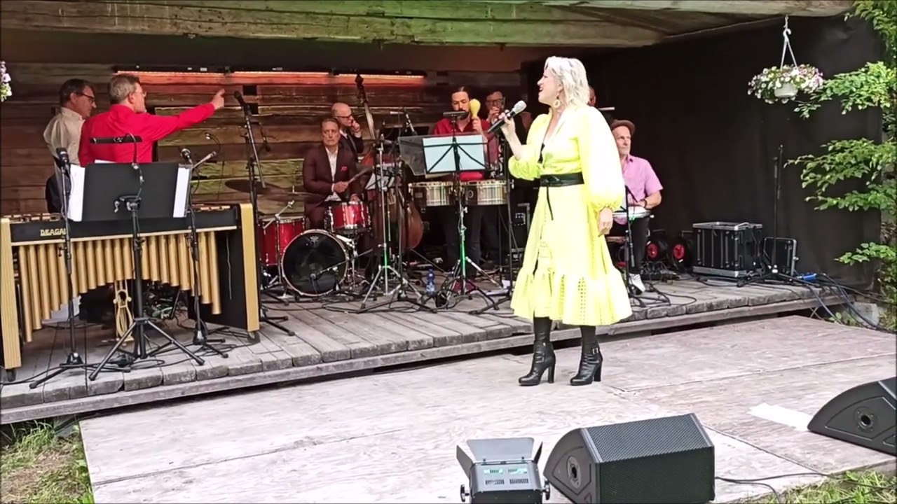 Laura Voutilainen &  Riku Niemi Orchestra -  Rakkautta Ei Piiloon Saa (Lannevesi 17.07.2022)