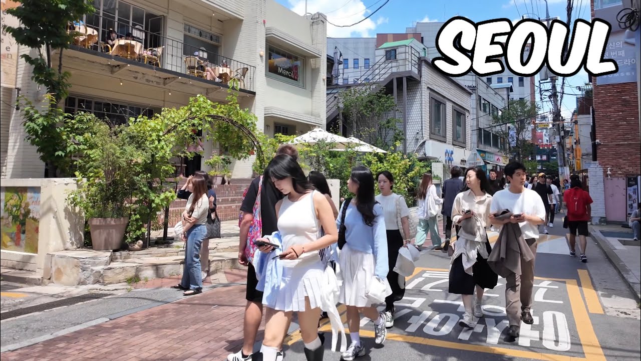 Seongsu-dong Cafe Street Walking Tour. Seoul City Korea 4k City Tour