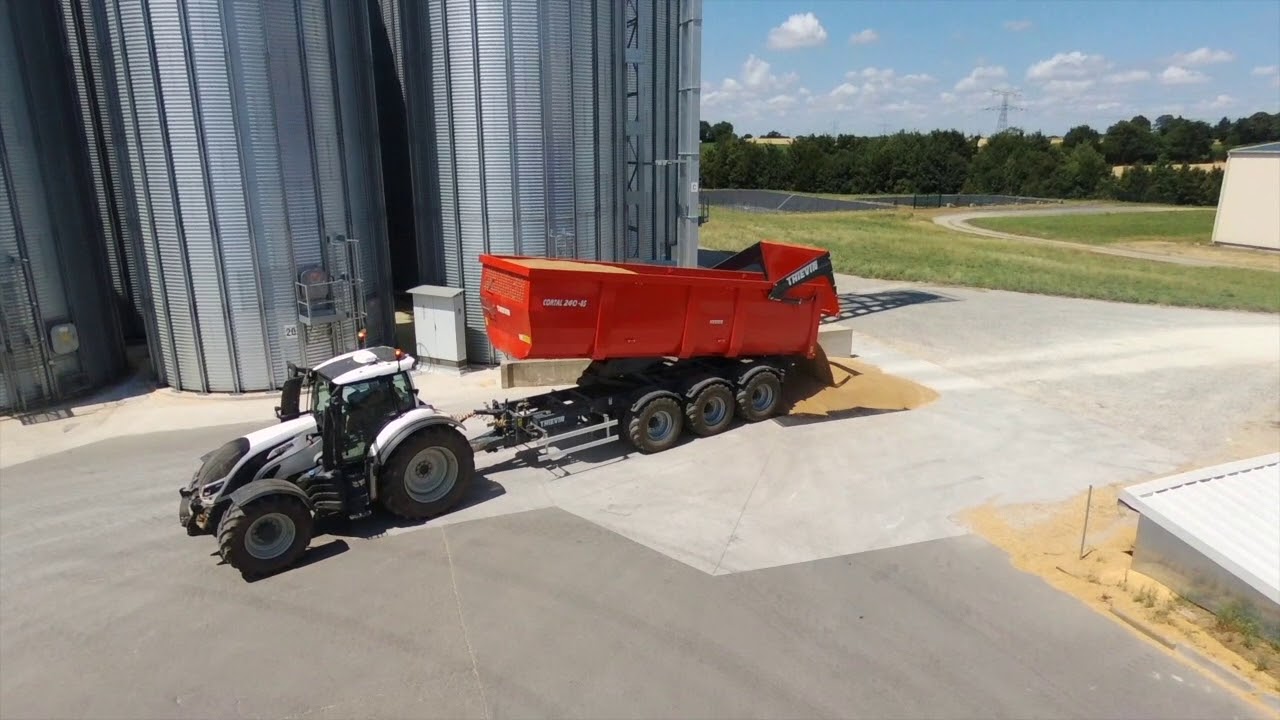 Valtra T254 Versu et Benne Thievin livraison blé
