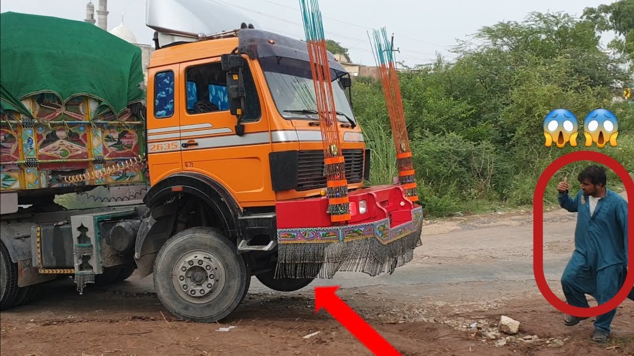 Mercedes Benz Trucks | Afghan Drivers running On Mountain Kalar Khar Bad Road | Pakistani Trucks
