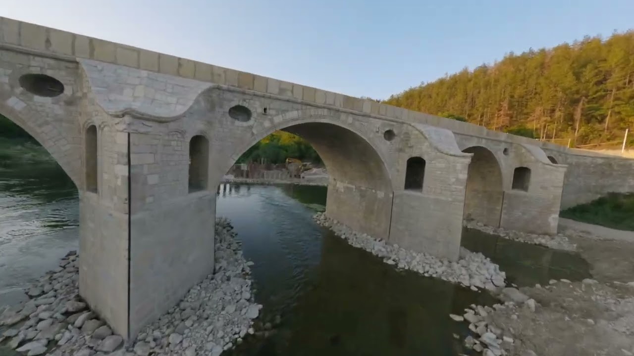 ТРЕЙС РЕСТАВРИРА  И КОНСЕРВИРА  МОСТА на УСТА КОЛЮ ФИЧЕТО, край Бяла