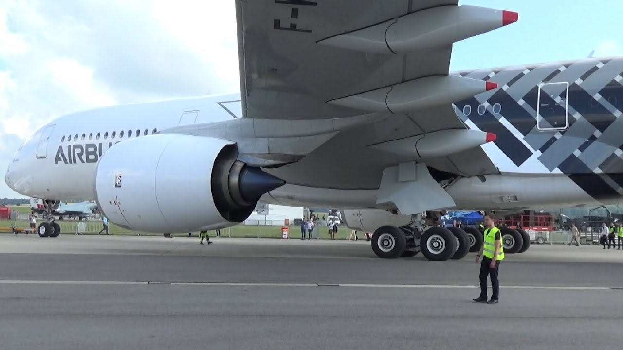 Walking under AIRBUS A350 - Extreme Close Up Footage at ILA 2016 Berlin AirShow!