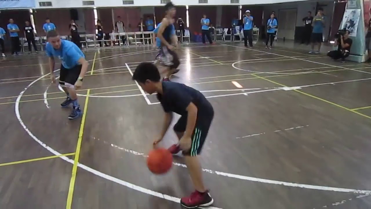 Professor街頭籃球運球【教授】跟小夫Master Jeng搭檔與兩位帥哥二對二籃球鬥牛🏀小夫被小學生電爆了（2016年 品格籃球訓練營）