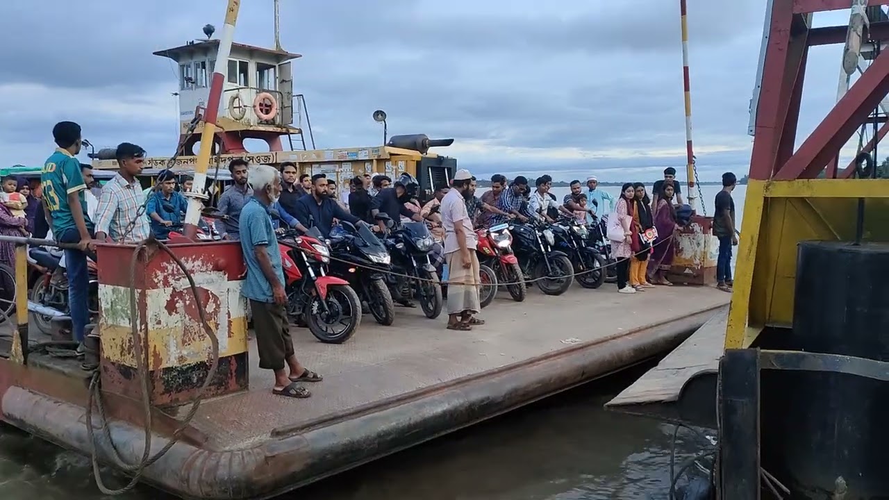 সন্ধ্যা নদীর ফেরী। ২০২৪