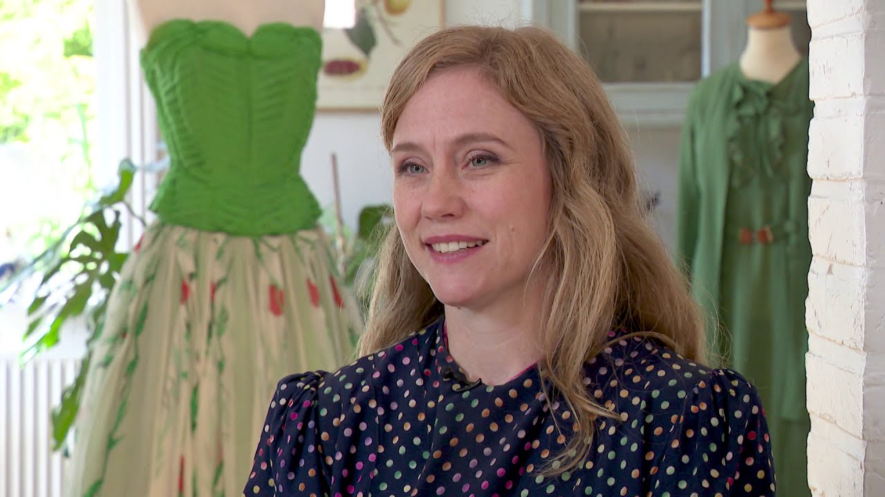 Mette Marie samler på kjoler - Nørderi (9:9)