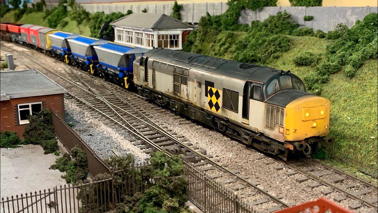 EP11 -  Kernow Model Centre CDA China Clay Covered Hopper, Wagons @ Courtybella Road Model Railway