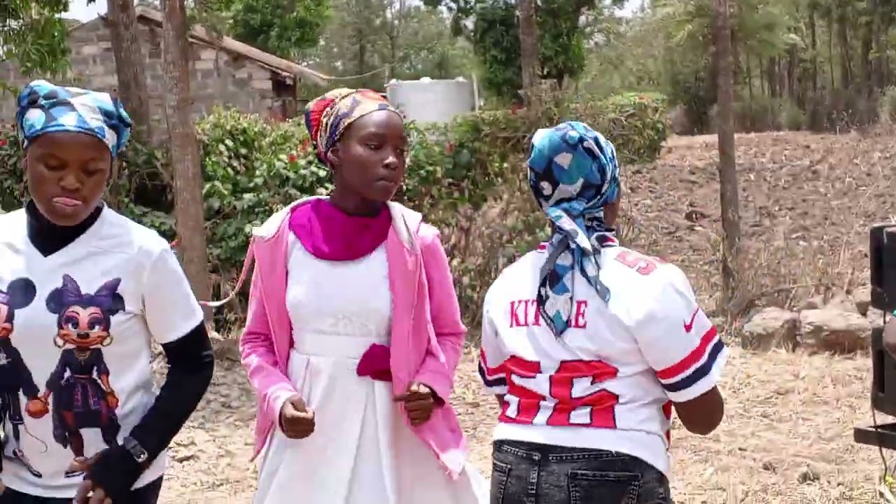 Maritwa ni maingi maria baba wanetwo... Youth kuinira Jehovah makenete