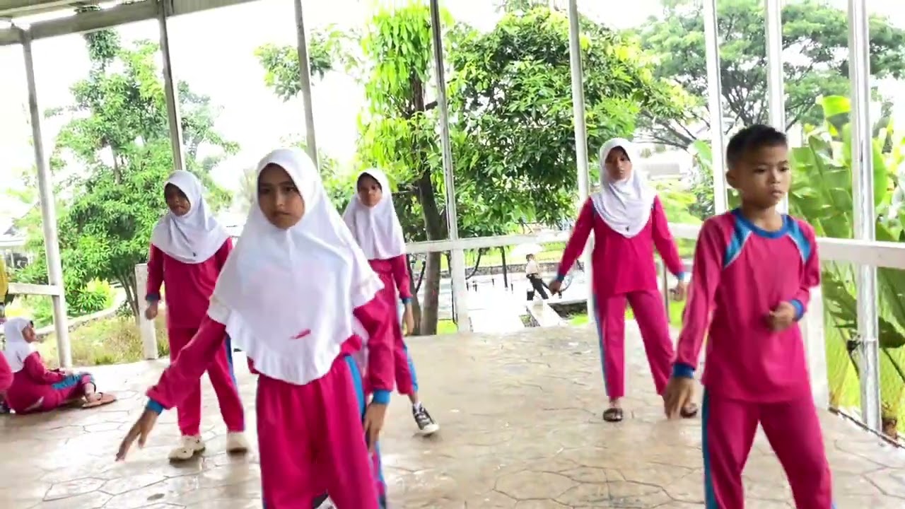 Senam Poco-poco Kelompok 4 SDN Penggilingan 01 Kelas 4C 2026