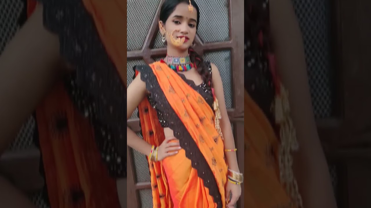 phadi gril with saari