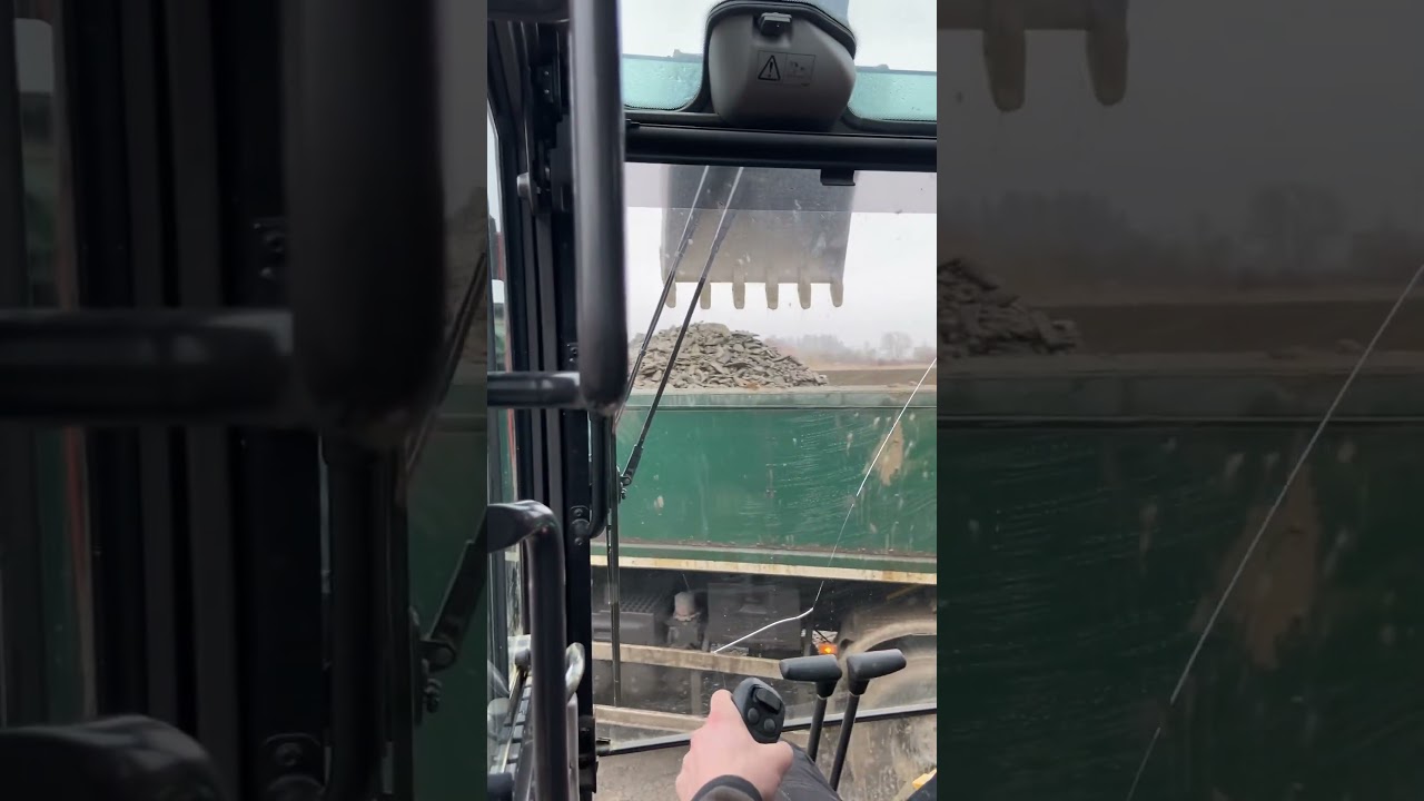 ECR355e chargement camion