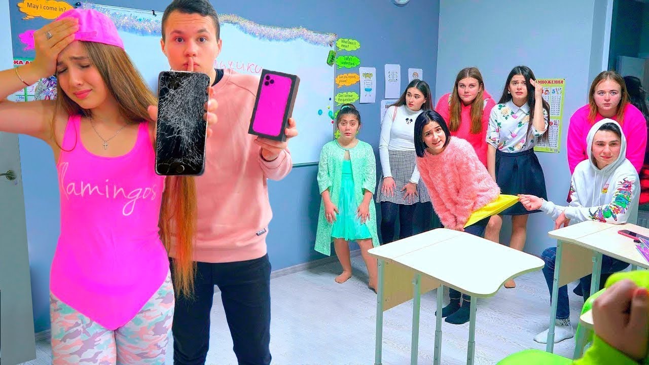 DIANA ȘI-A SPART TELEFONUL! 😱Adolescenții ridică fustele fetelor la școală!