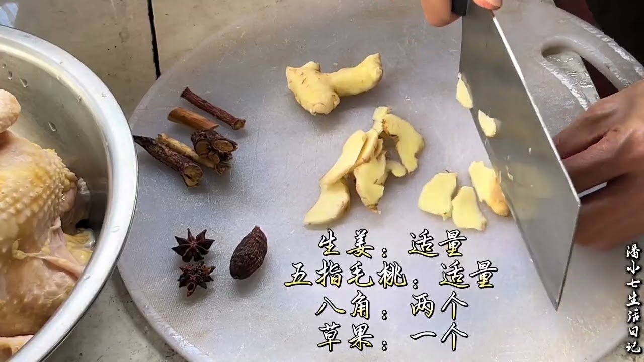 小七来地里学农技，忙完抓只土鸡回去慢炖，鸡汤煮荷兰豆苗超香甜