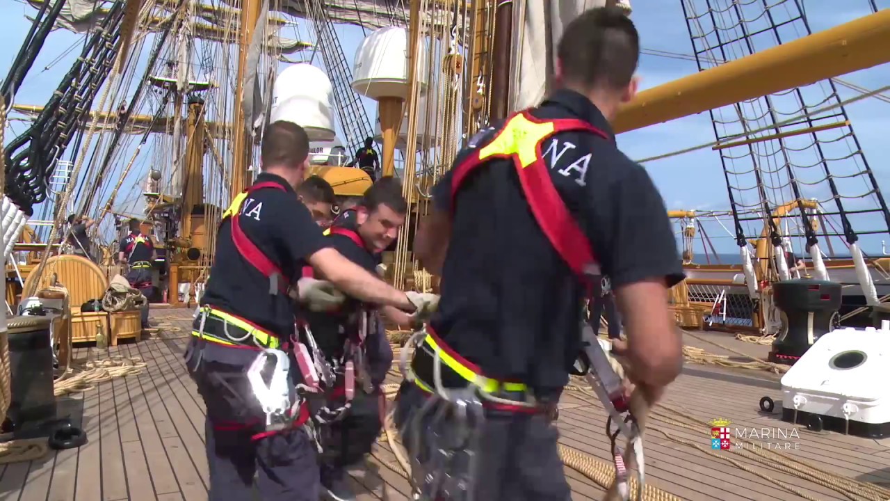 Marina Militare - #naveVespucci arrivo ad Hamilton