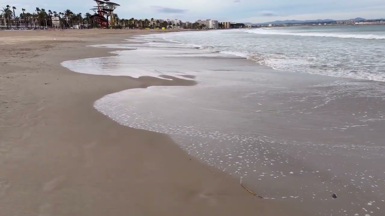 Paseando por la playa de La Pineda