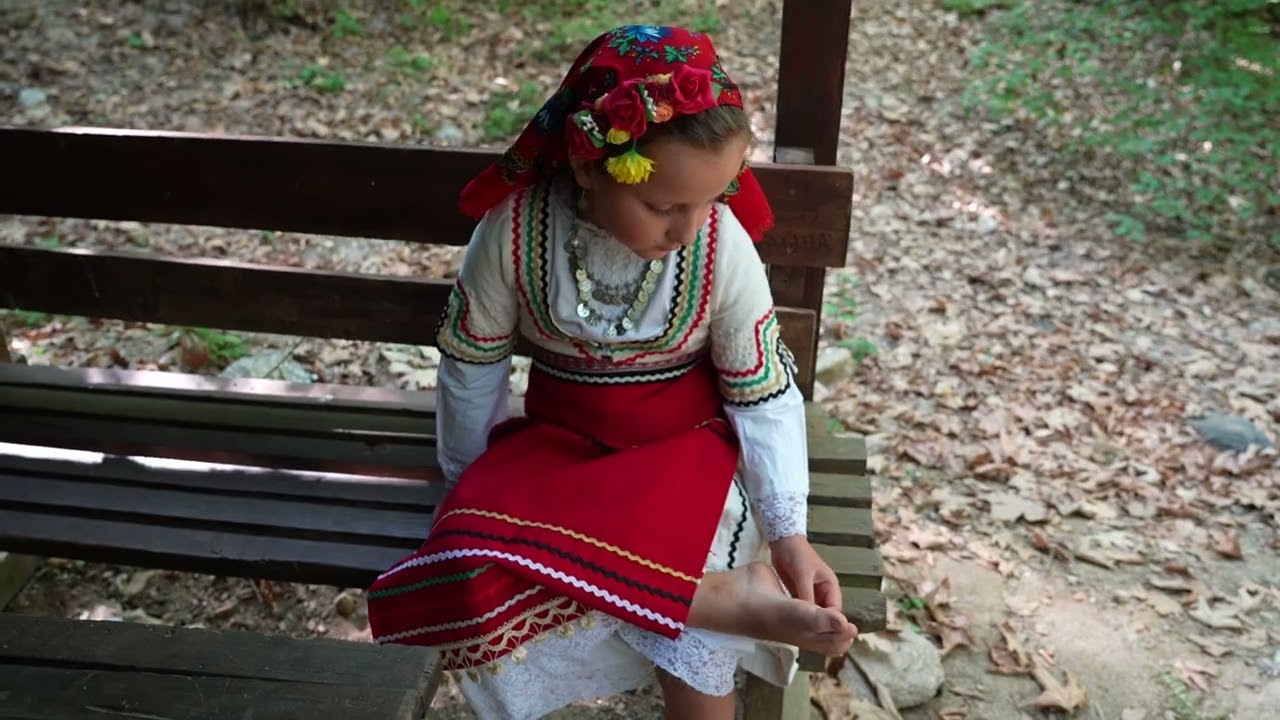 6. Босо моме шета