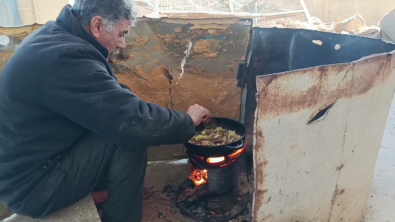 احبتي تعالوا نشوف ايش ابو حسان بده يصنع غداء لاينا انفصلوا معنا 