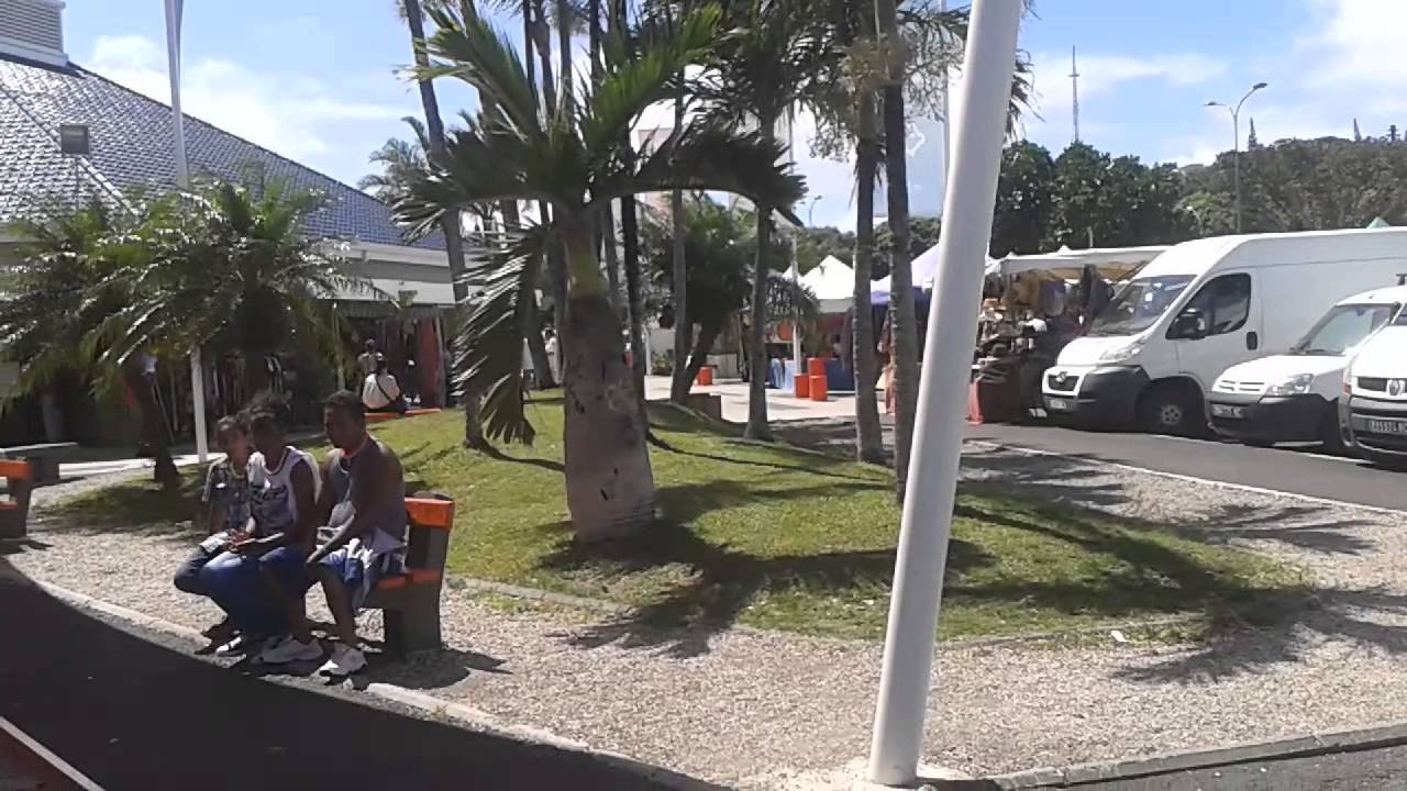 Marché de Nouméa le dimanche matin
