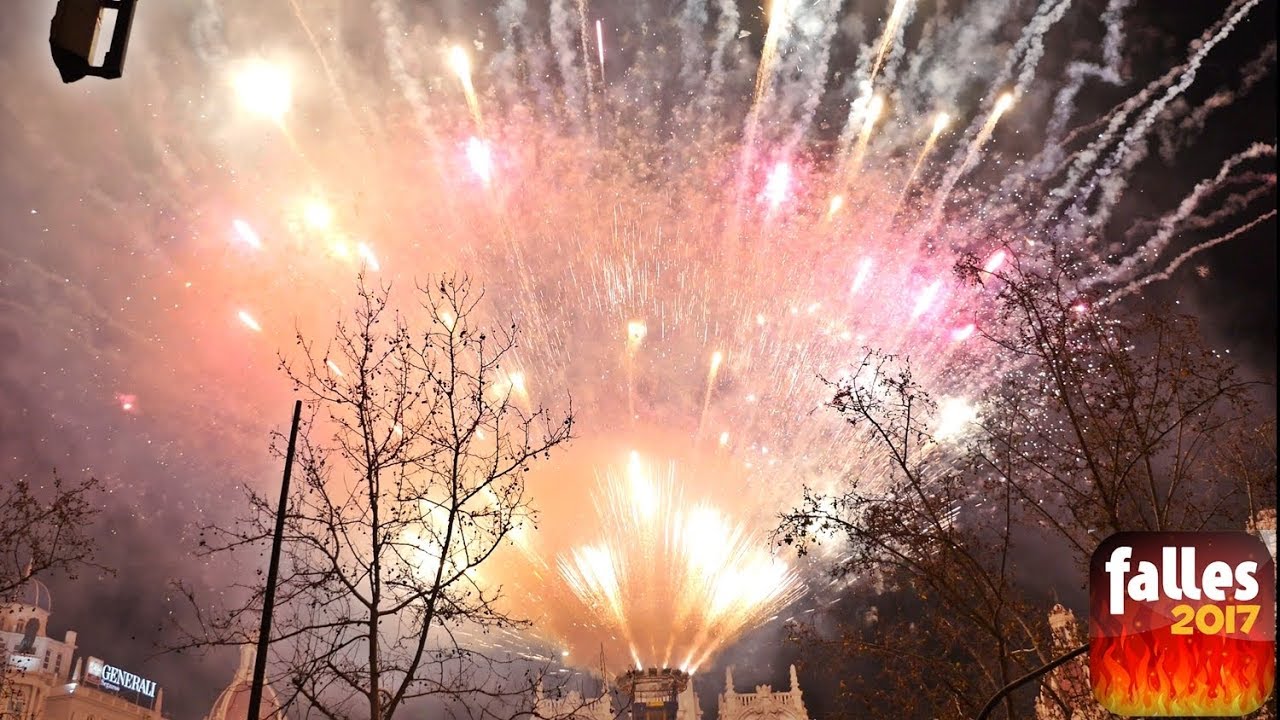Nit de L'Alb&agrave; Pirotecnia Vulcano Fallas de Valencia 2017