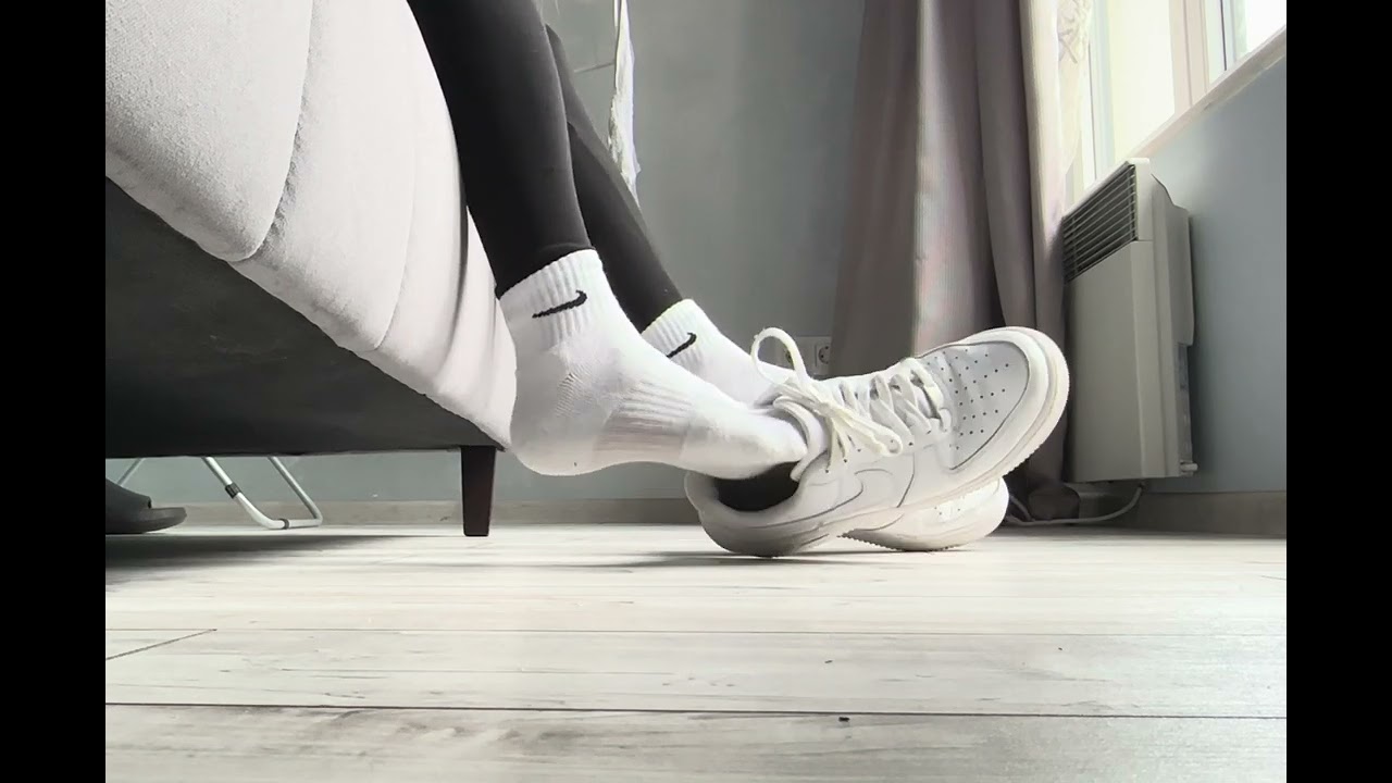 Nike Air Force 1 Sneakers & White Nike Ankle Socks