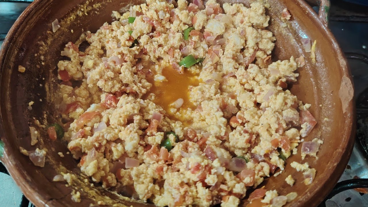 Como hacer un rico y jugoso huevo con tomate fácil y rico 