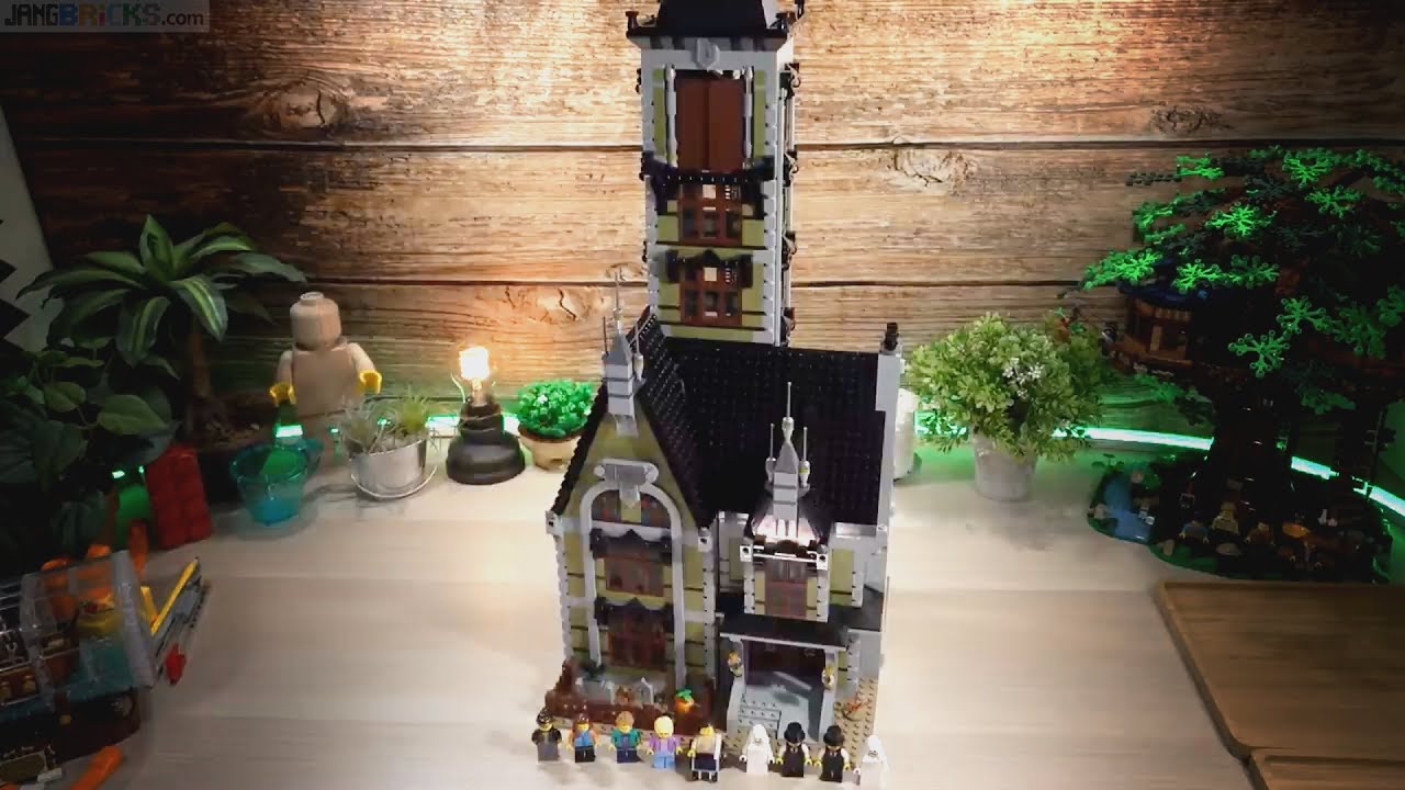Build ⏩ LEGO Haunted House 10273